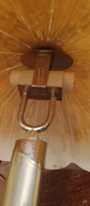 Piekna lampa na stół lub biurko. Automatyczne załączanie