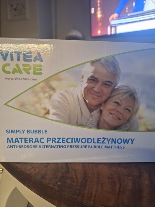 Materac przeciwodleżynowy z pompką