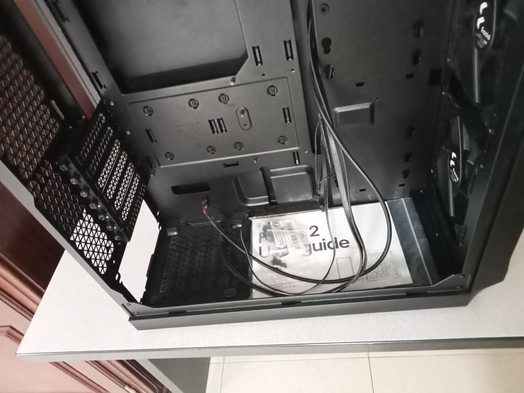 Caixa PC Fractal Design Focus 2 + fonte de alimentação 550w MSI MAG
