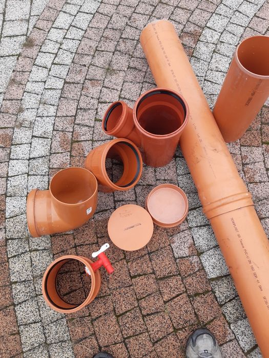 Złączki kanalizacyjne fi 160 mm.