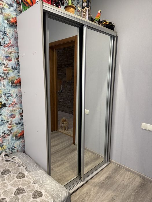 Кровать , шкаф в гарному стані