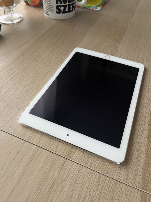 Tablet Apple AiR 2 32 GB model A1566 Port Ładowania Uszkodzony