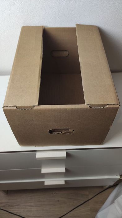 Caixas de cartão triplo novas, desmontadas