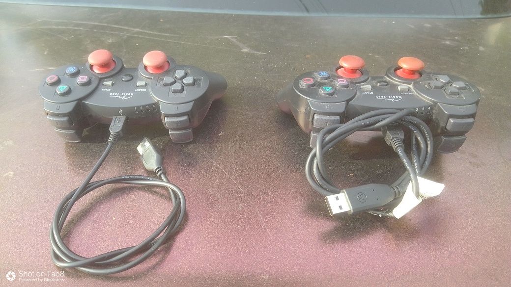 Komplet djoystikow pady