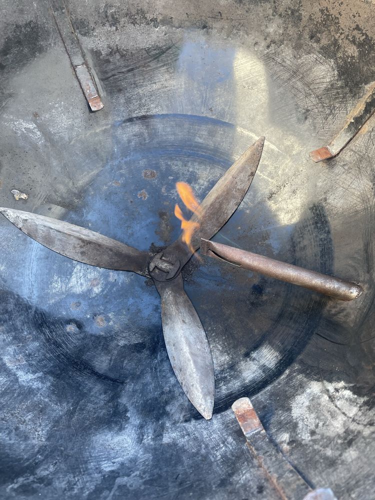 Grill weglowy Weber z gazowym rozpalaniem kubeł pokrowiec