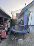 Trampolina ogrodowa z siatka
