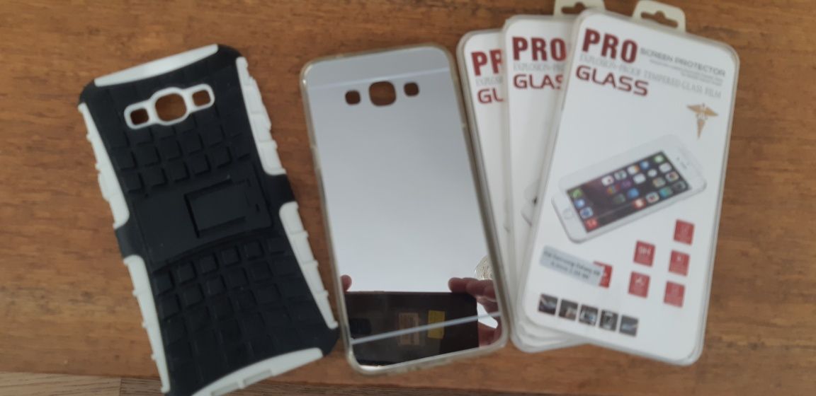 Sprzedam etui plus szkło Samsung A8