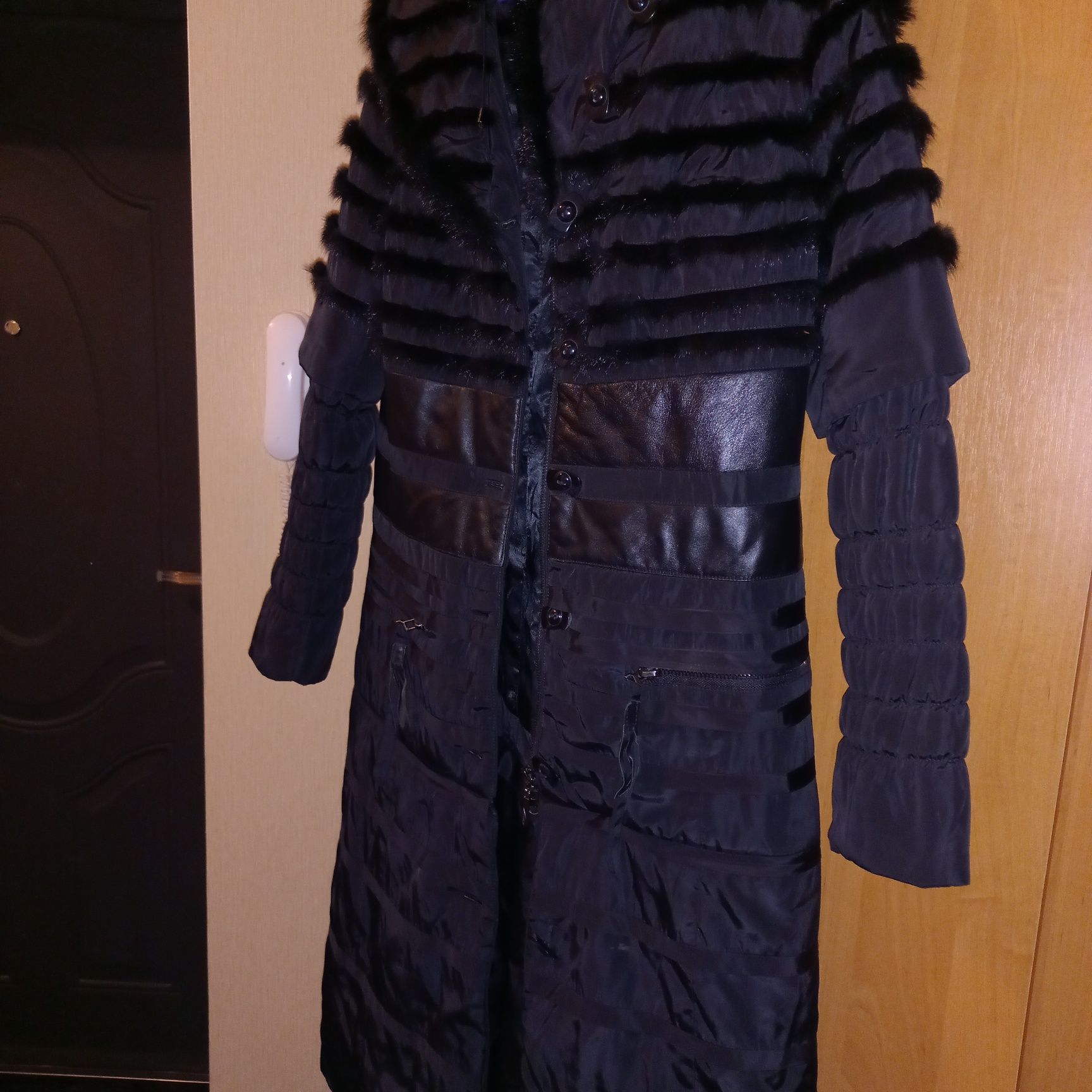 Демісезонне жіноче пальто