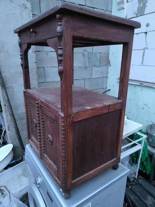 Продам антикварную тумбочку