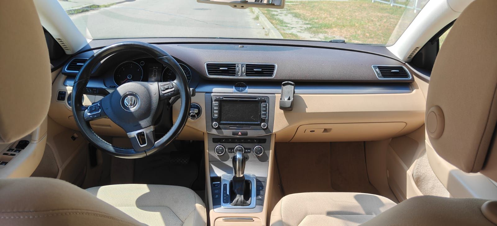 Volkswagen Passat B7 2 літра дизель автомат