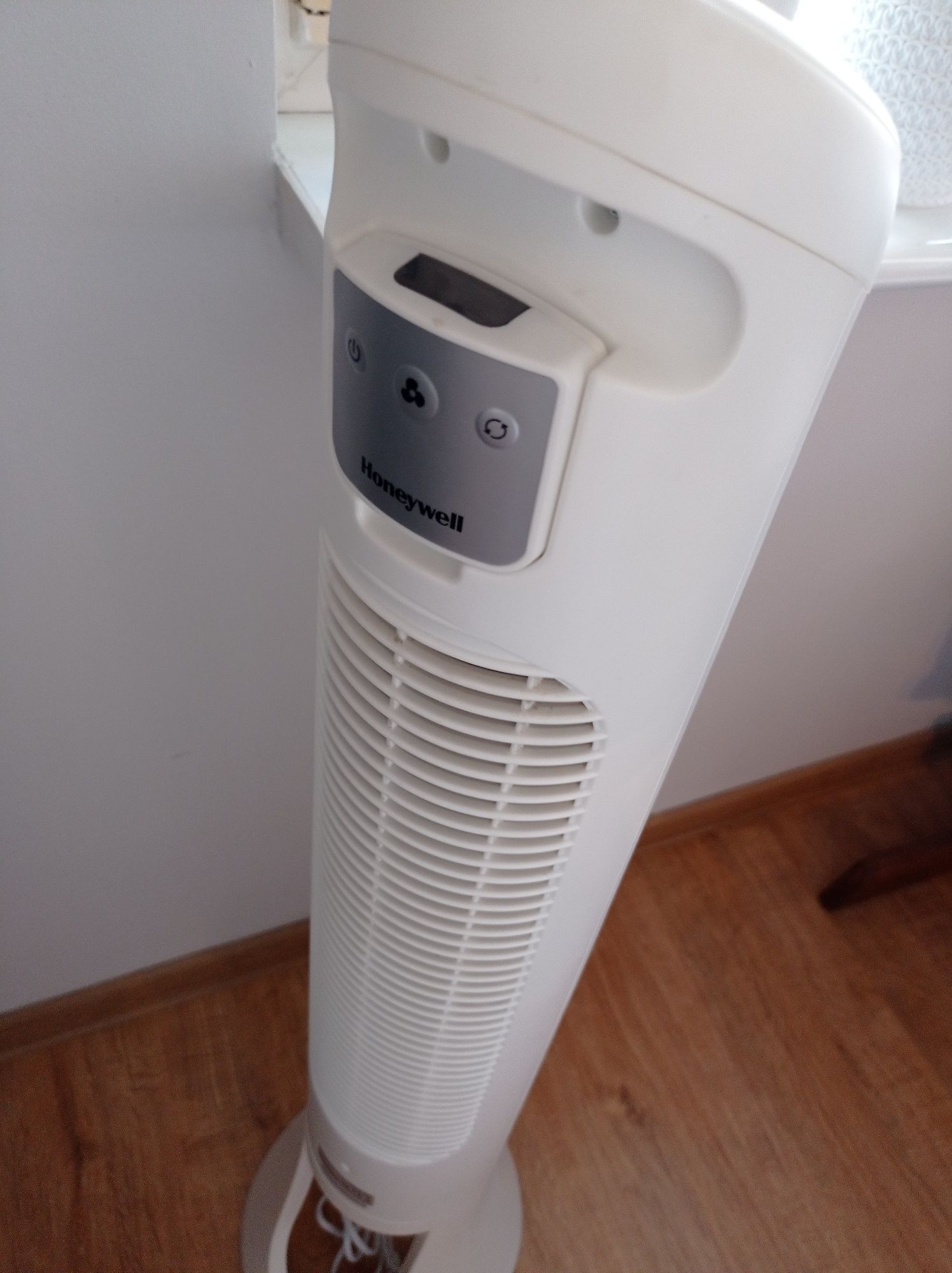 Wentylator kolumnowy Honeywell z funkcją oscylacji i pilotem