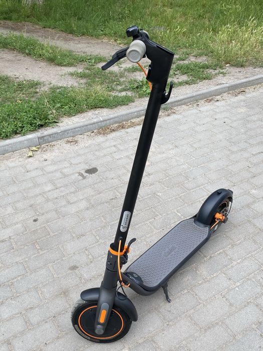 Продам електро самокат Ninebot KickScooter F40 Black