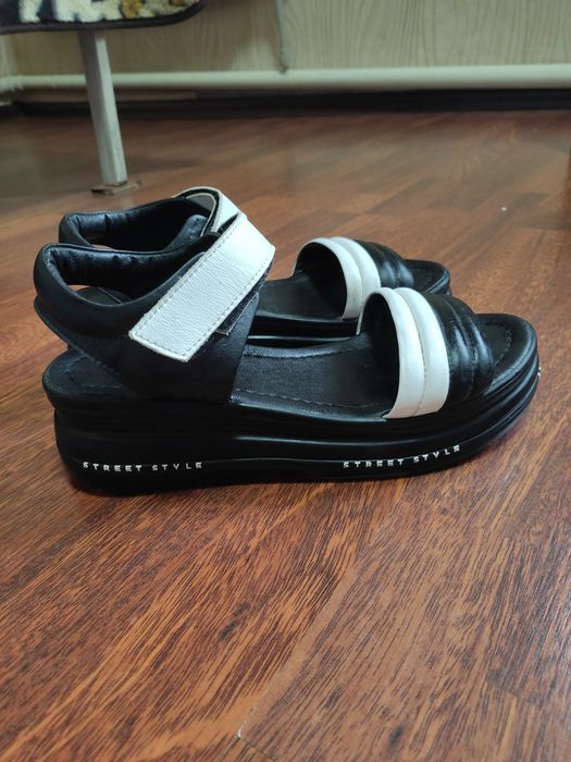 Продам кожаные сандали