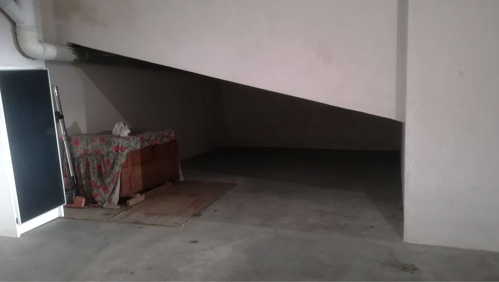 Garagem BOX. ( CENTRO DE VISEU ) ALUGAR