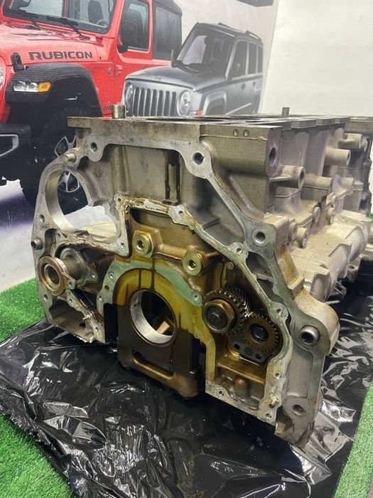Блок циліндрів  Hummer H3 2005- 316173917670