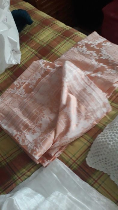 Cortinados, e almofada em renda, como novos - decoração