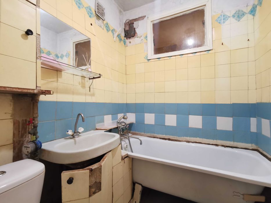 Квартира з трьома кімнатами і підвалом 2 поверх цегляного будинку RD