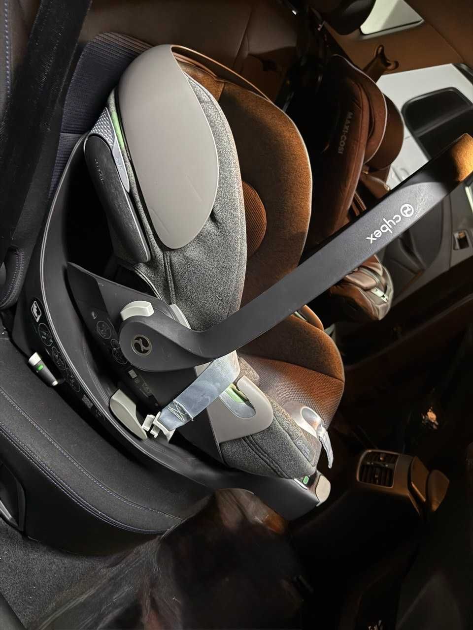 Продаю автокрісло Cybex Cloud T i-Size + поворотну базу Cybex Base T