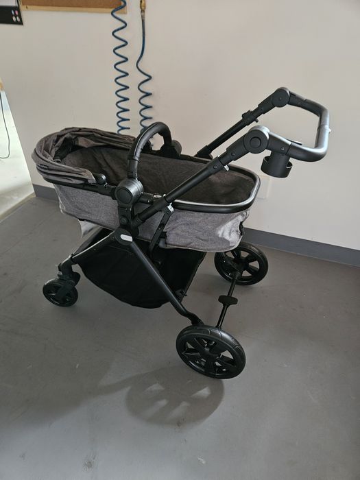 Wózek dziecięcy z funkcją spacerówki