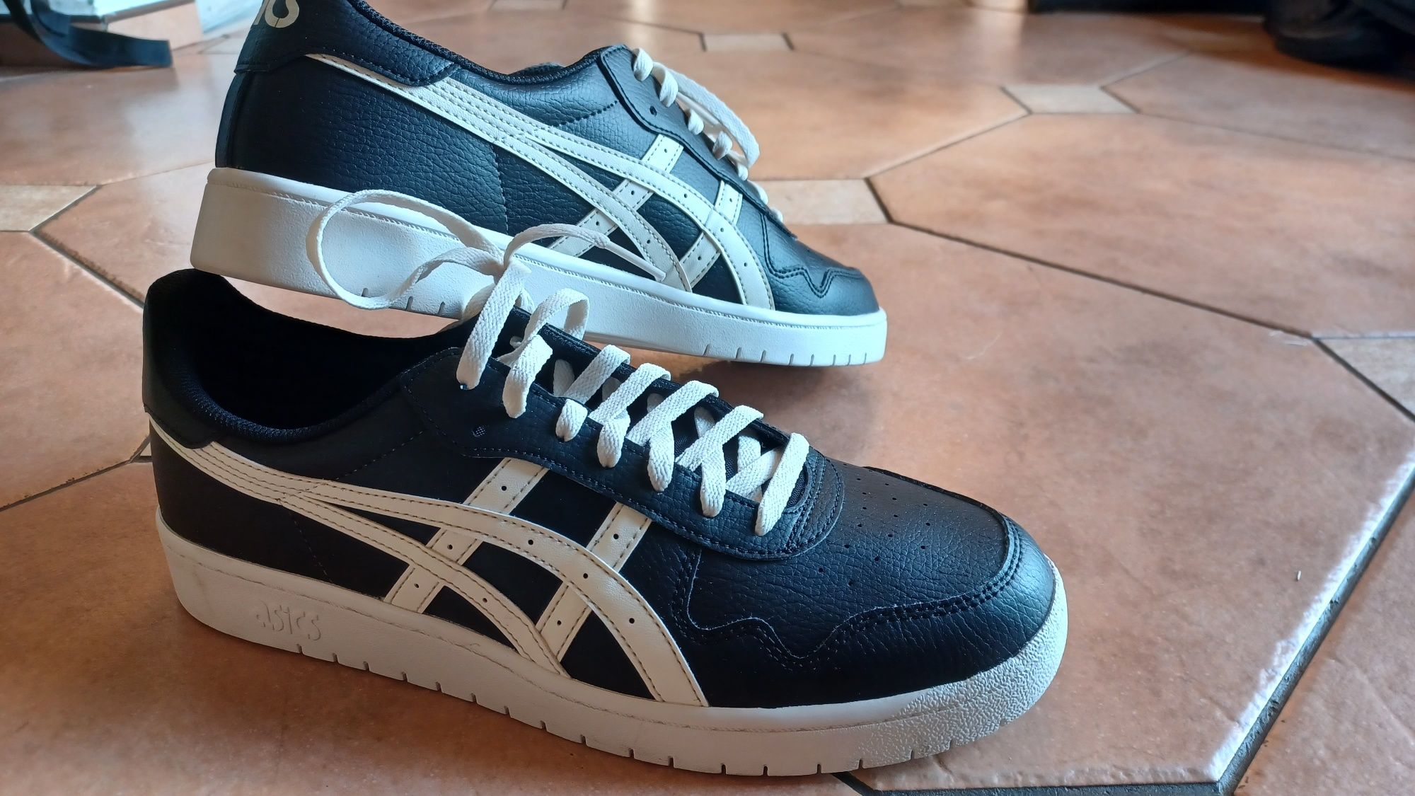 Asics  Japan Unisex   r. 46