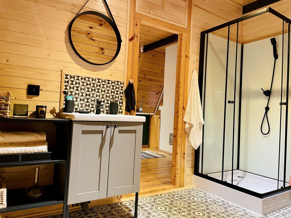Szumilas- urokliwe siedlisko w lesie, kominek, jacuzzi, altana,