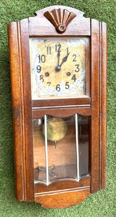 Relogio de parede antigo para restauro, com chave