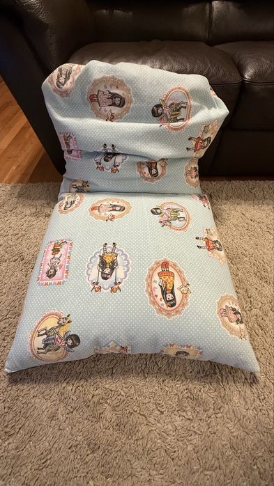 Puff ou colchão de esferovite ou isopor