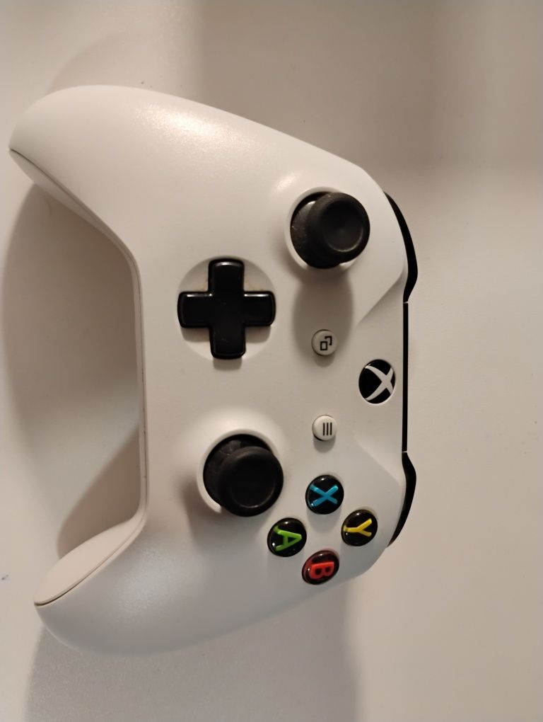 Xbox One S All Digital 1TB + 2 Pady
