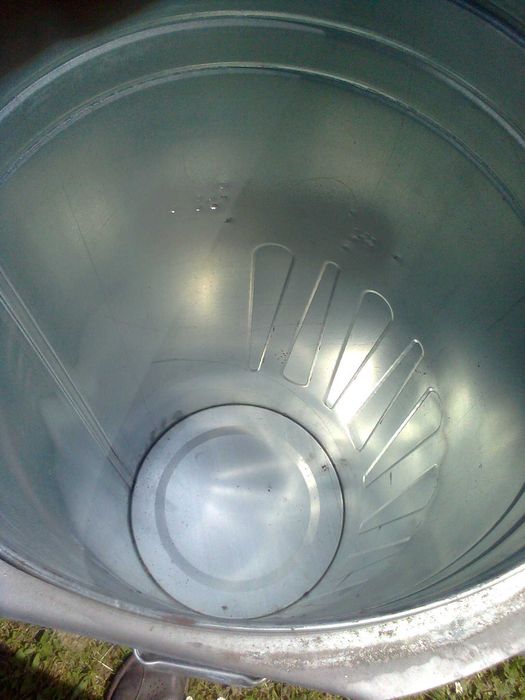 Kubeł na śmieci, metalowy, ocynkowany 110 litrów, nieużywany.