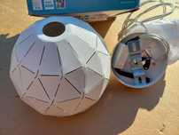 Nowa metalowa lampa wiszaca