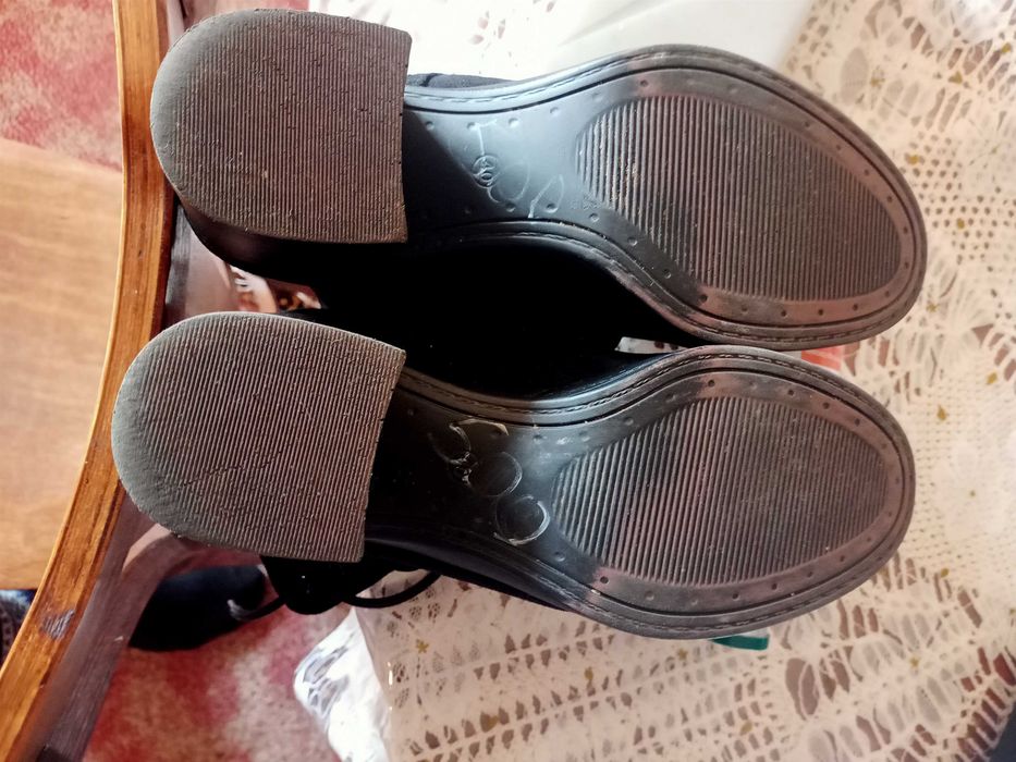 Продам жіночі черевики з Італії.