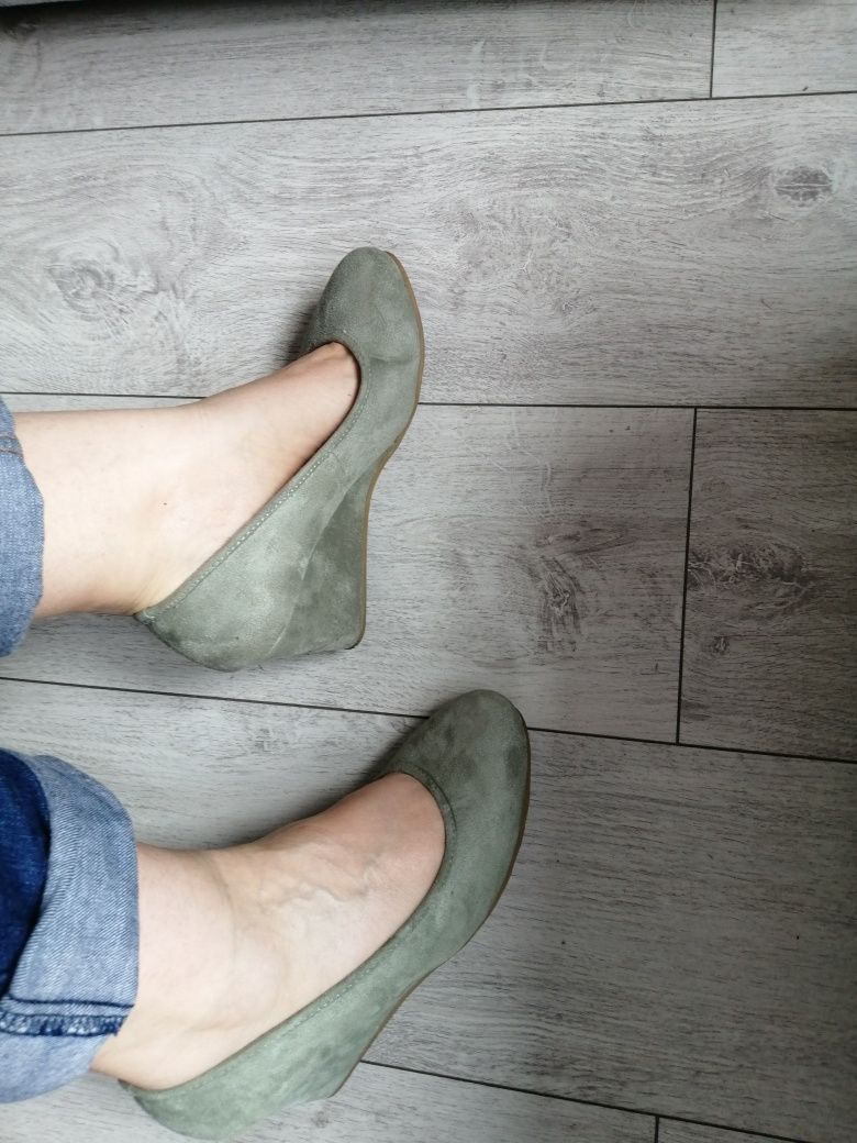 Mietowe buty r. 40