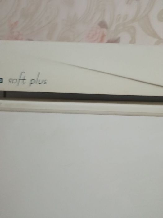 Продам двух камерний холодильник Sneige