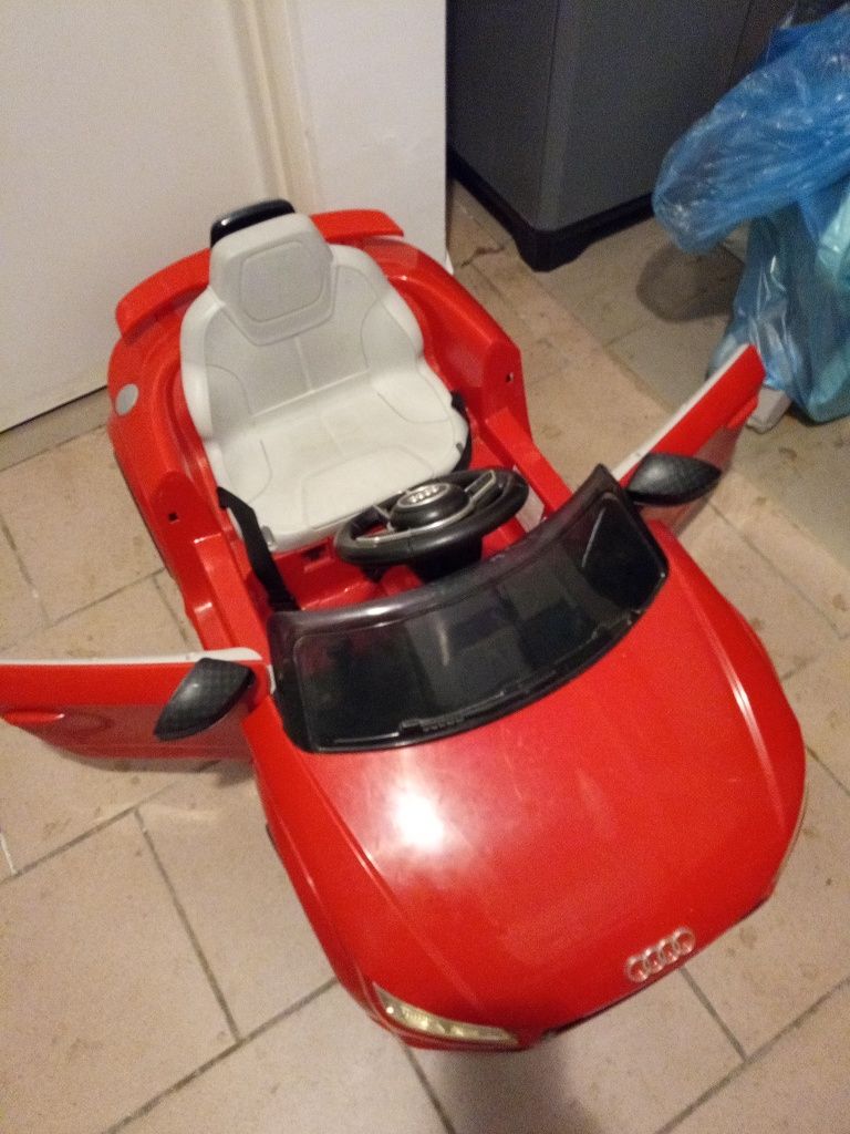 Samochód zabawka Audi samojezdny elektryczny
