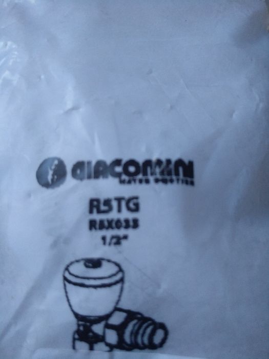 Кран радіаторний Giacomini 1/2" кутовий, подача + зворот. комплект
