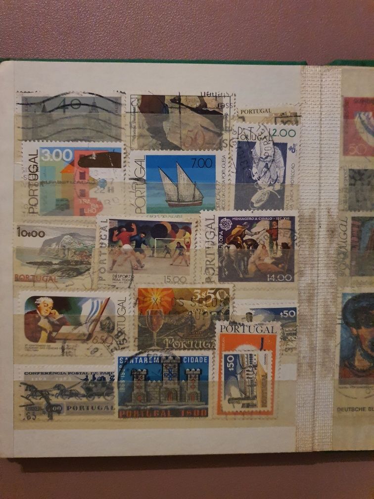 Livro com selos antigos portugueses e alemães