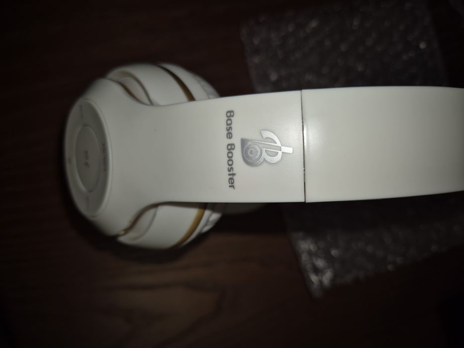 Беспроводные  наушники BASE BOOSTER.