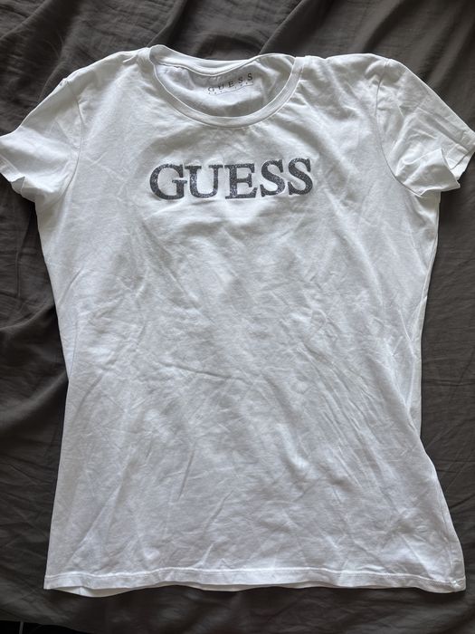 Tshirt bluzka z krótkim rękawem z napisem Guess
