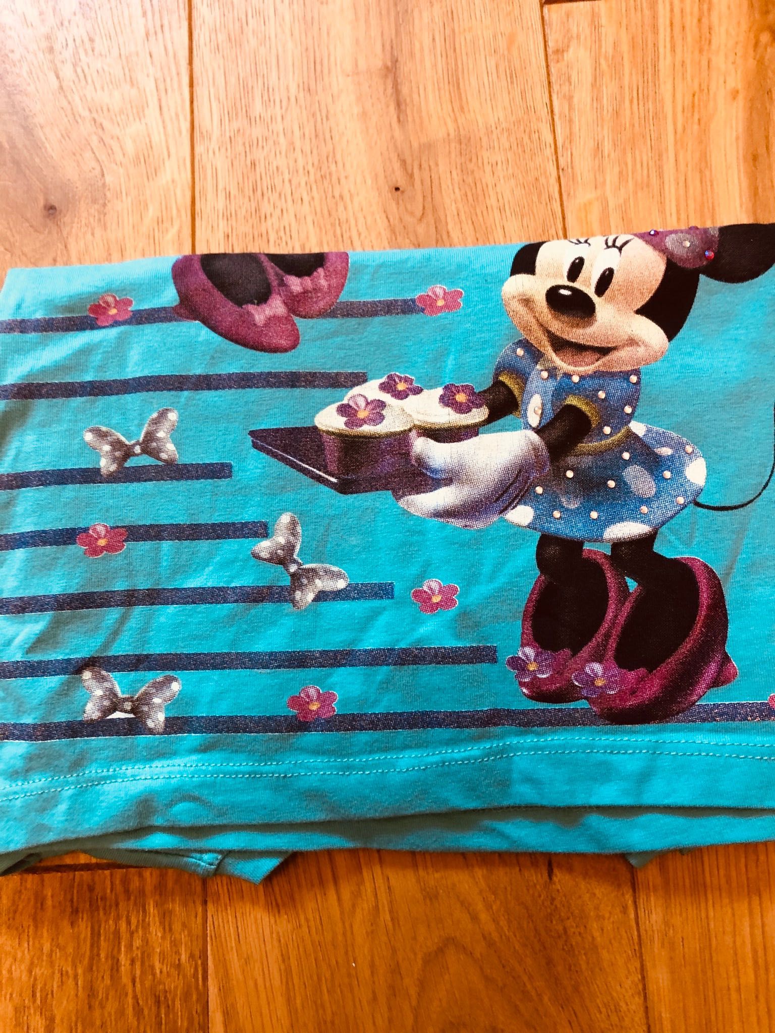 Niebieska bluzeczka z długim rękawem z Minni Mouse, 104cm,  15,00zl