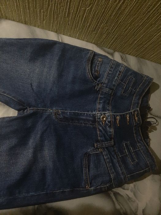 Продаються жіночі джинси