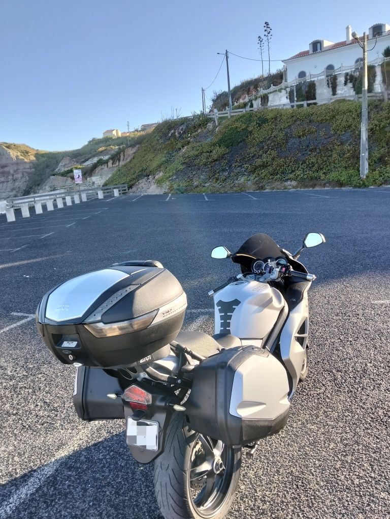 Triumph Sprint ST 1050