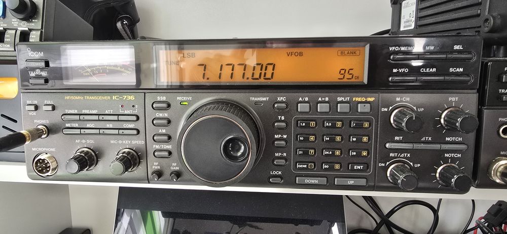 Icom IC-736 (HF+6m / 100W / ATU / Zasilacz)