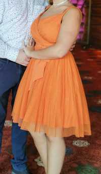 Przepiękna sukienka w oryginalnym pomarańczowym kolorze