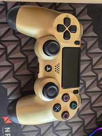 Comando PS4 dourado e preto
