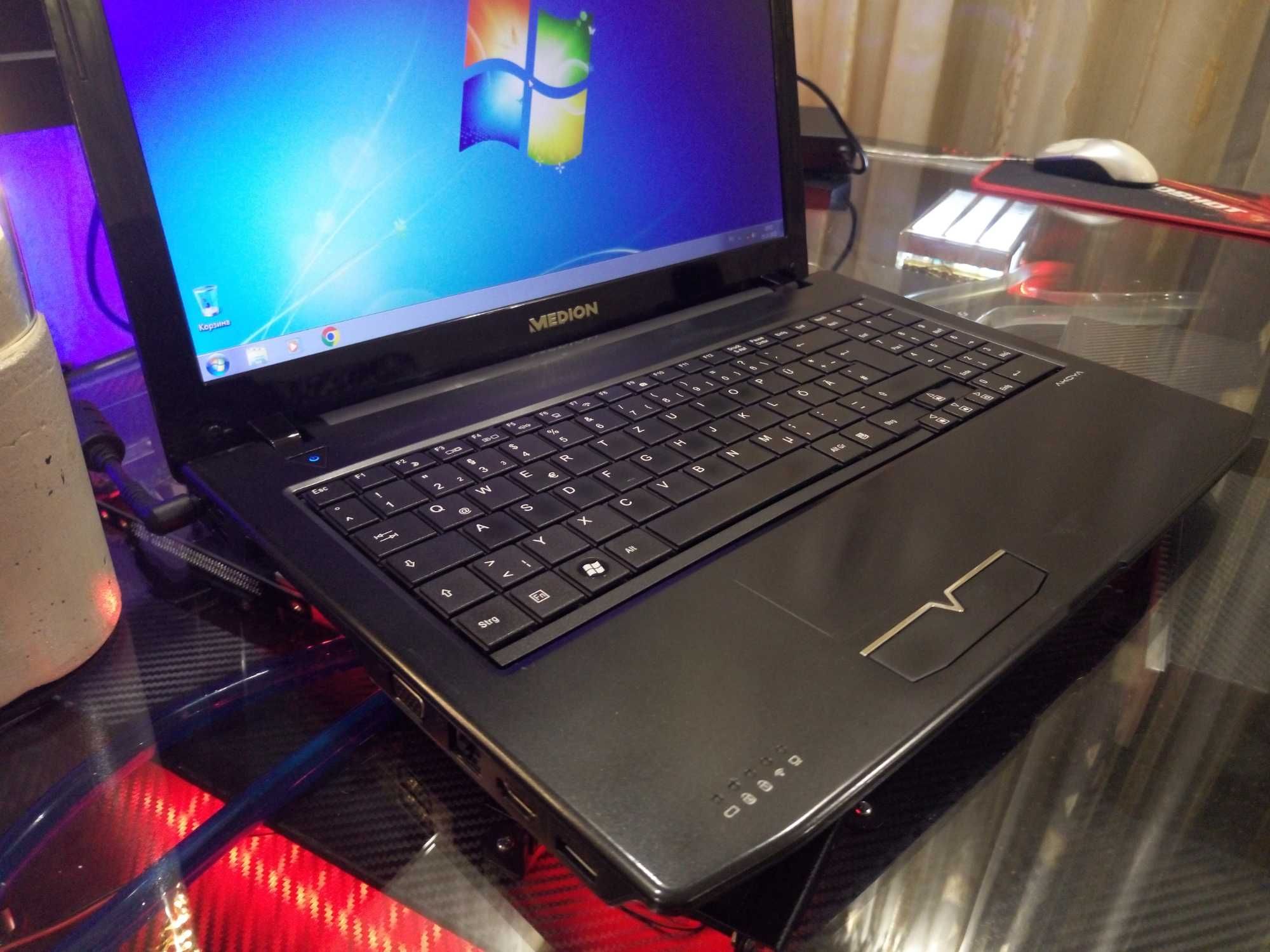 Ноутбук Medion Akoya P6630 Intel Core i3-390M