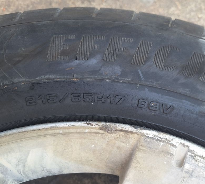 Jante 17" com Pneu Good Year 215/65 R17