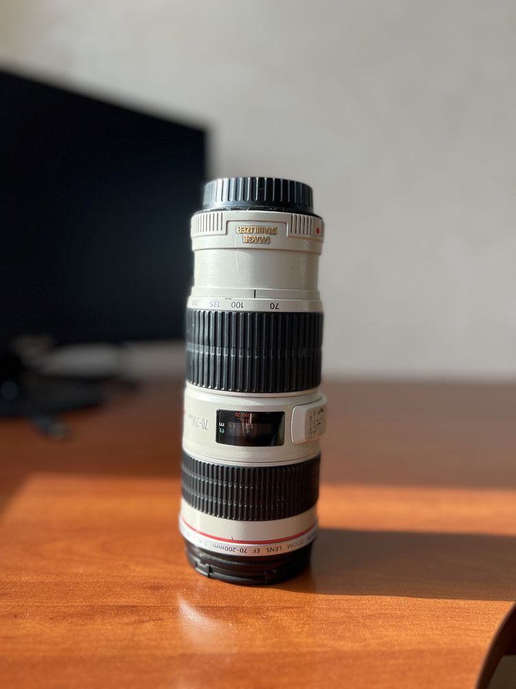 Canon zoom lens EF 70-200mm 1:4 L IS USM