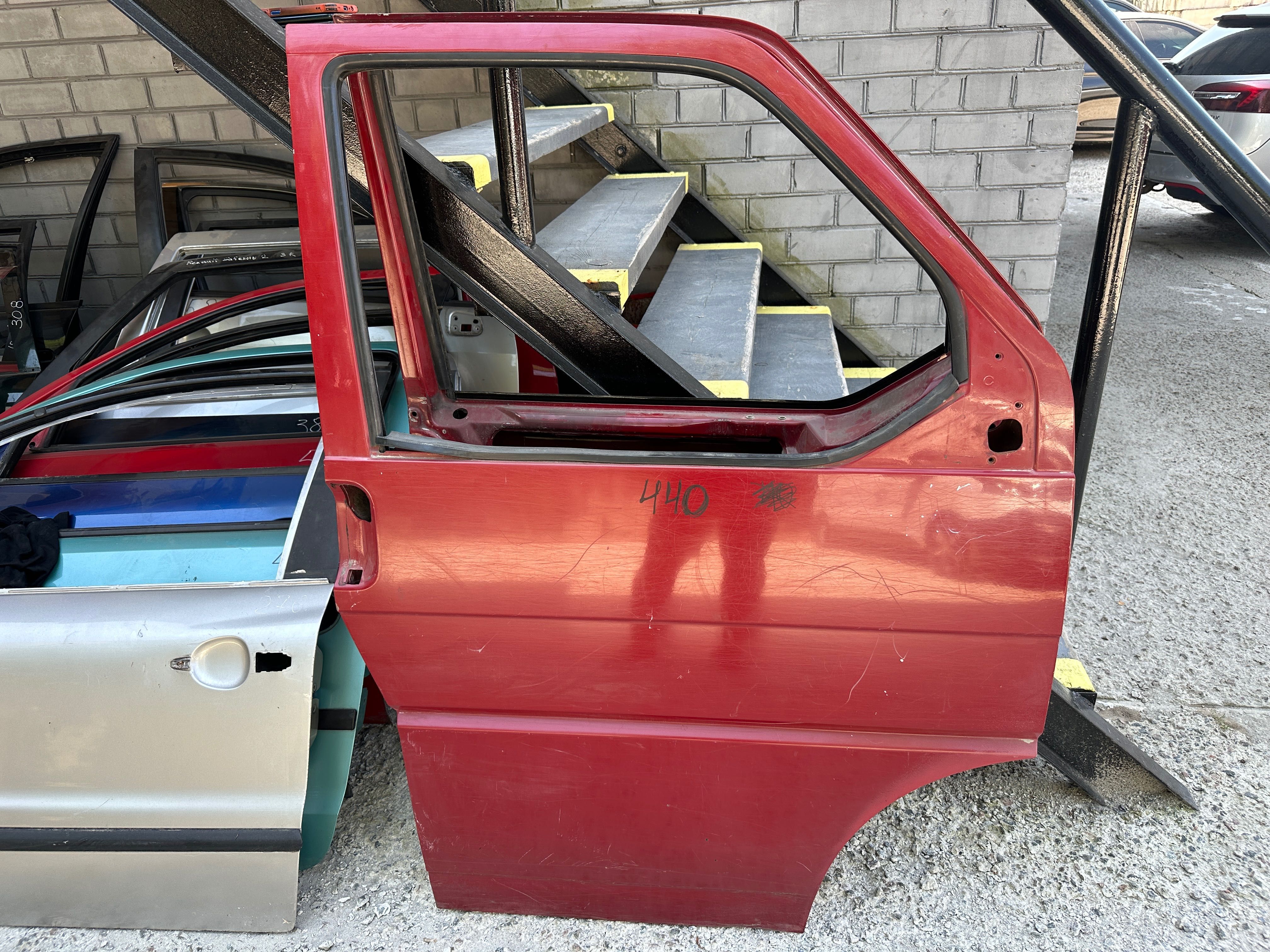 Дверь передняя правая  VW Transporter T4