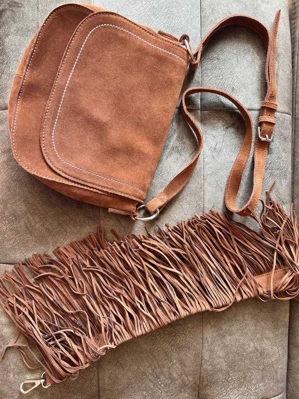 Замшева сумочка Zara в стилі бохо з декоративним ремінцем з бахроми
