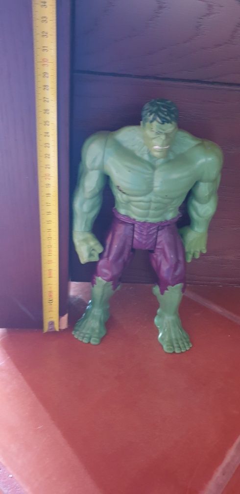 Hulk 27 a 28 cm de altura